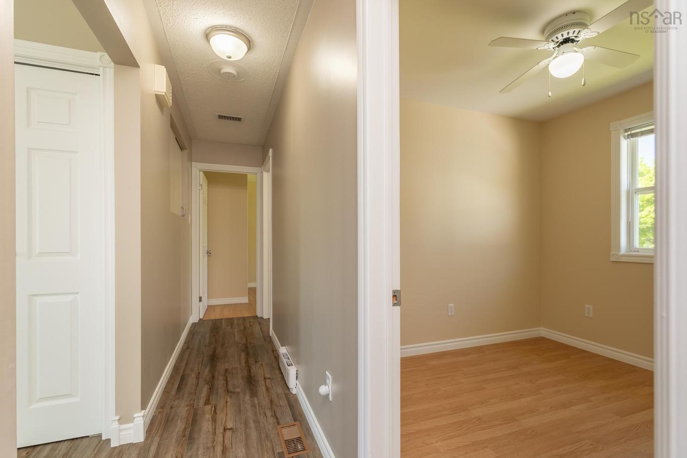 38 Hibernia Street, Yarmouth, NS - Indoor Photo Showing Other Room