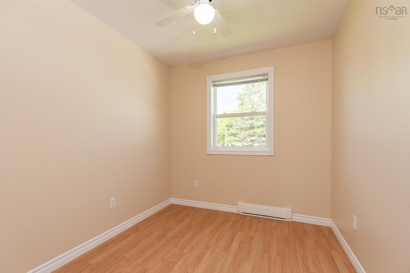 38 Hibernia Street, Yarmouth, NS - Indoor Photo Showing Other Room