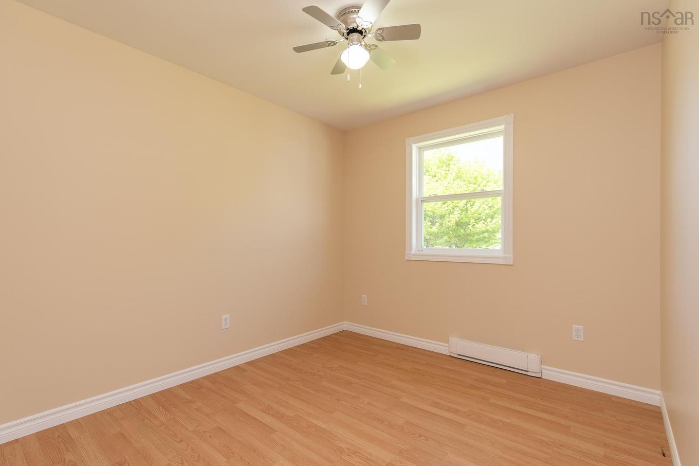 38 Hibernia Street, Yarmouth, NS - Indoor Photo Showing Other Room