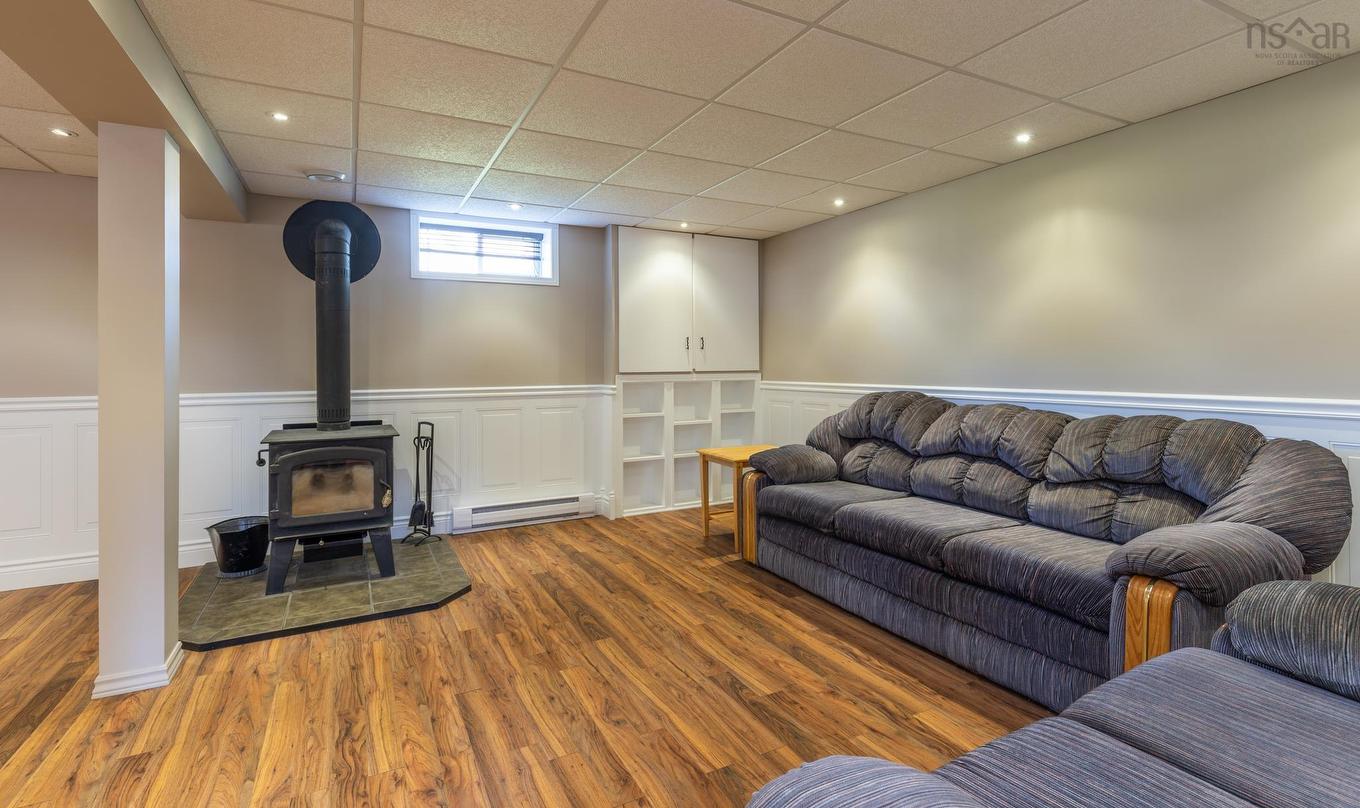 38 Hibernia Street, Yarmouth, NS - Indoor Photo Showing Basement