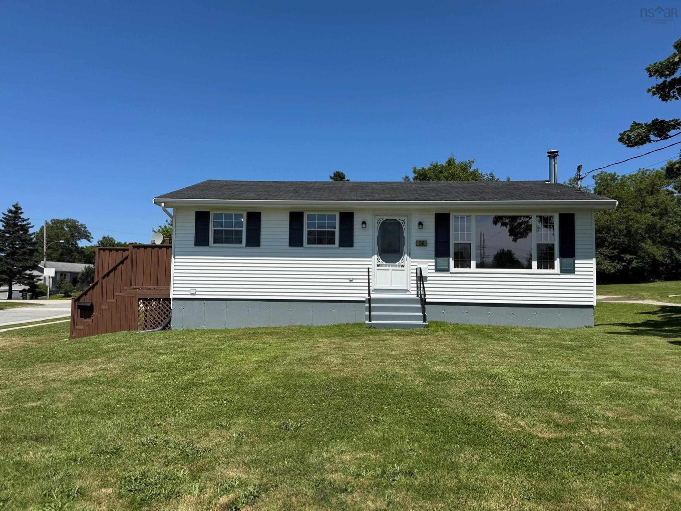 38 Hibernia Street, Yarmouth, NS - Outdoor