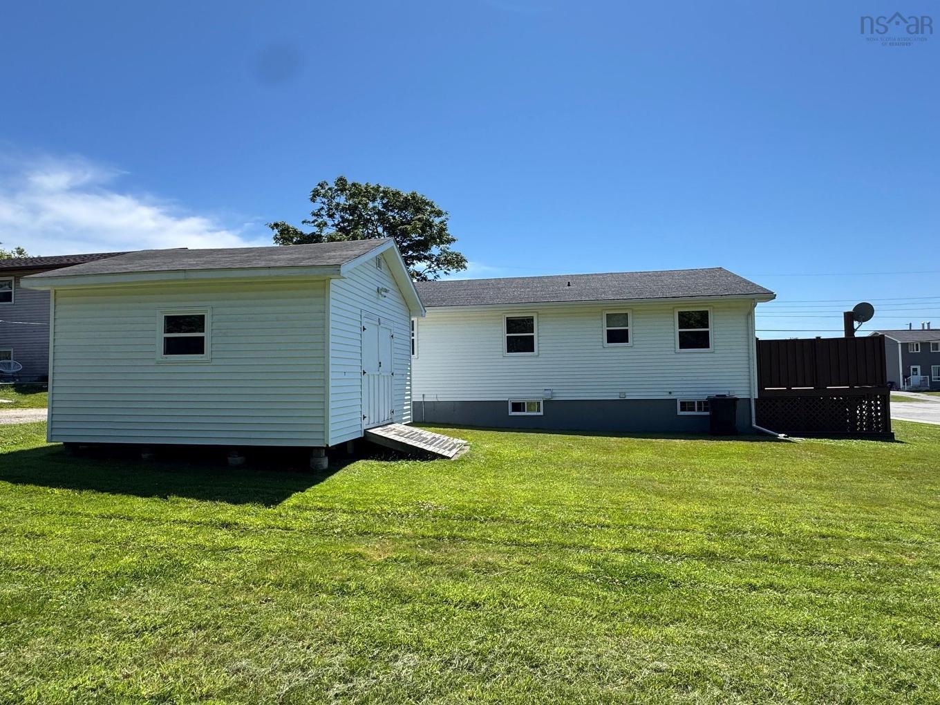 38 Hibernia Street, Yarmouth, NS - Outdoor With Exterior