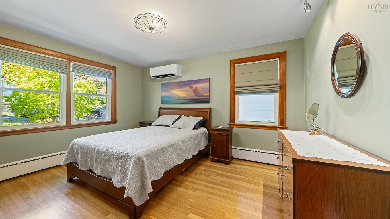15 Lakeview Avenue, Dartmouth, NS