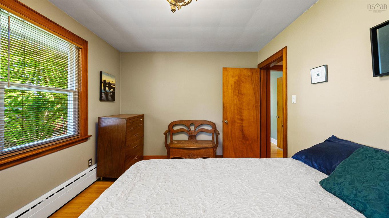 15 Lakeview Avenue, Dartmouth, NS