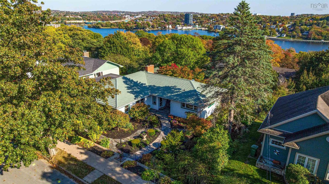 15 Lakeview Avenue, Dartmouth, NS