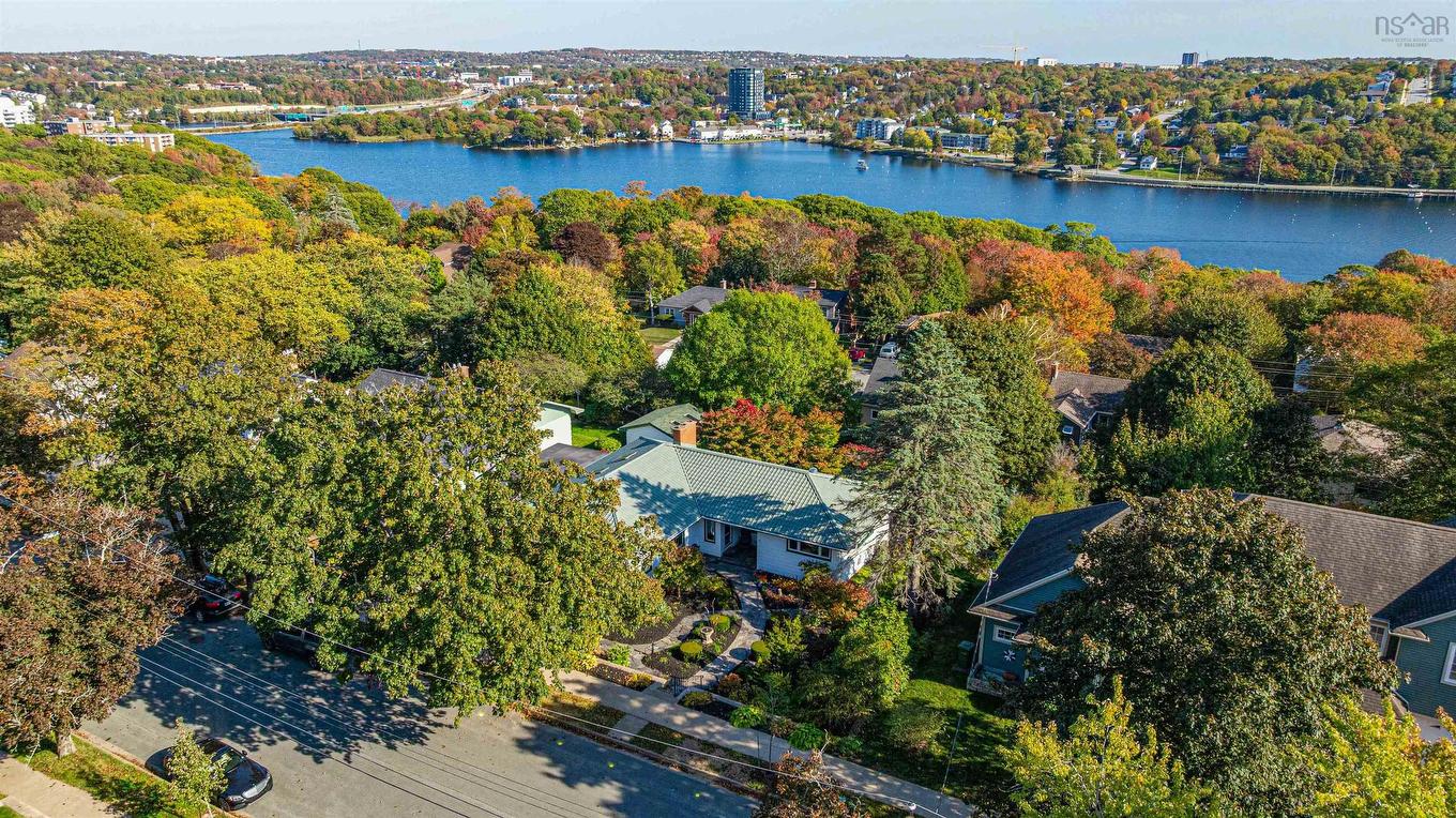 15 Lakeview Avenue, Dartmouth, NS
