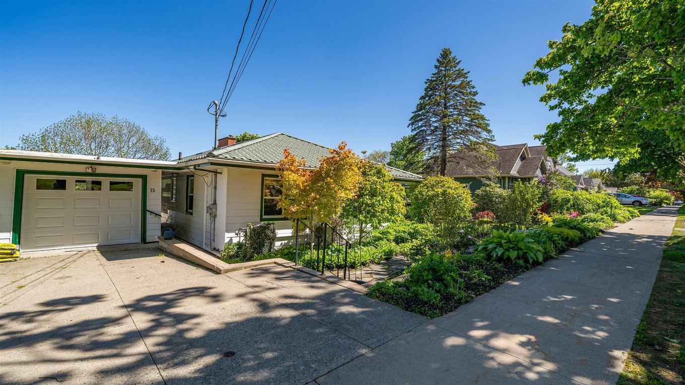 15 Lakeview Avenue, Dartmouth, NS