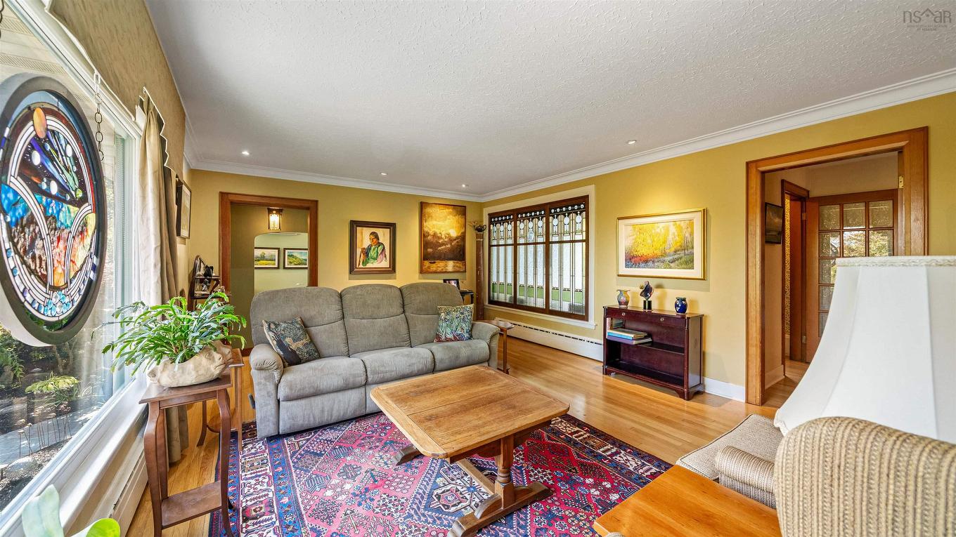15 Lakeview Avenue, Dartmouth, NS