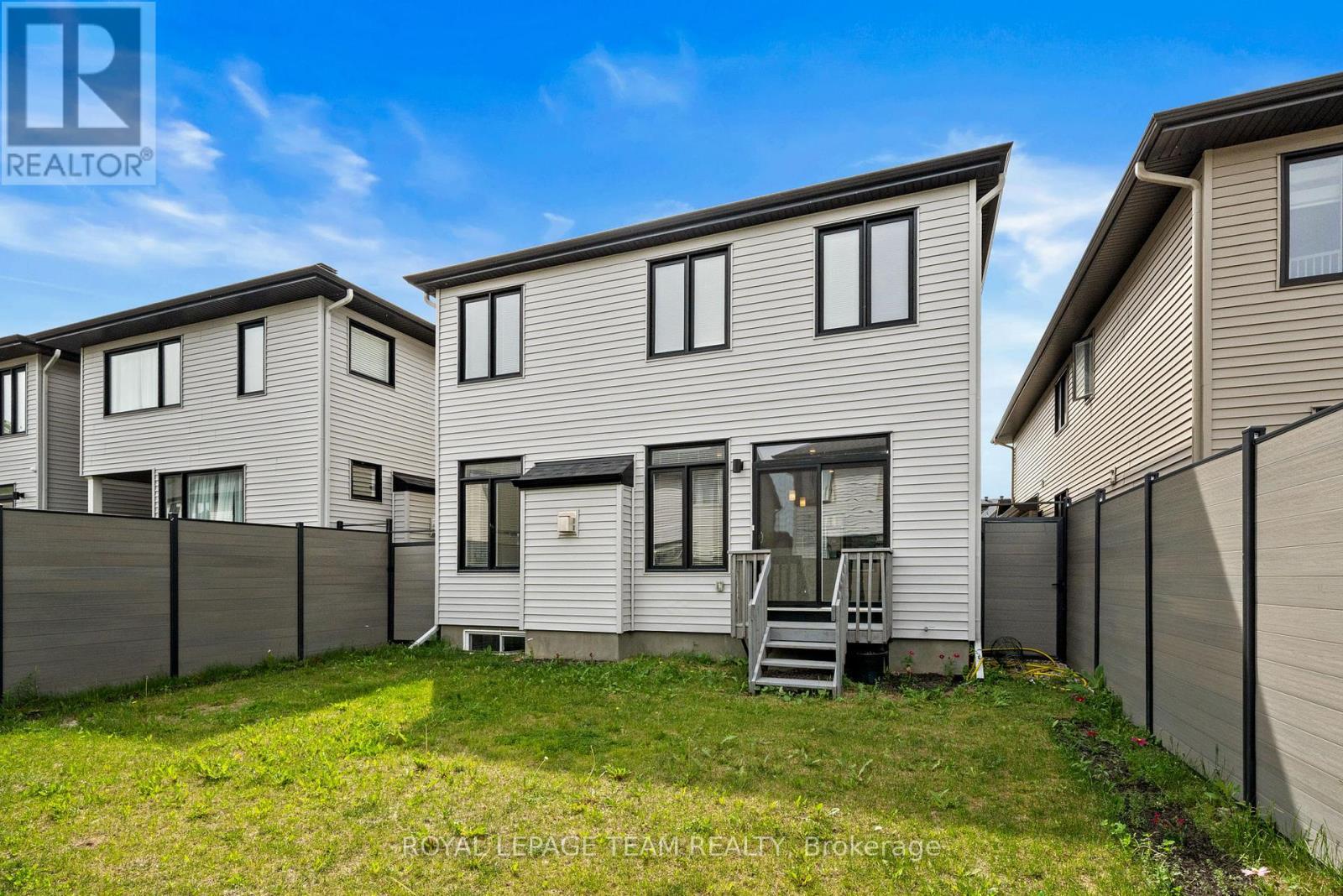 Fully Fenced - PVC Backyard - 41 Whooping Crane Ridge, Ottawa, ON