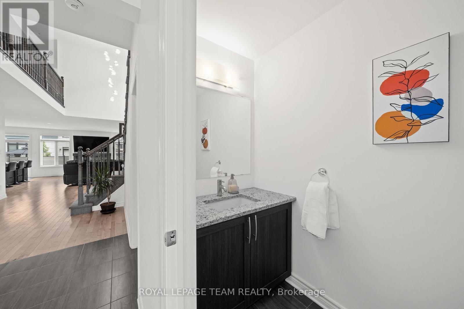 2 piece main floor powder room - 41 Whooping Crane Ridge, Ottawa, ON