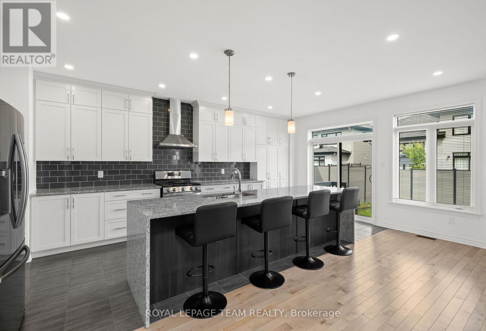 Stunning Kitchen - 41 Whooping Crane Ridge, Ottawa, ON