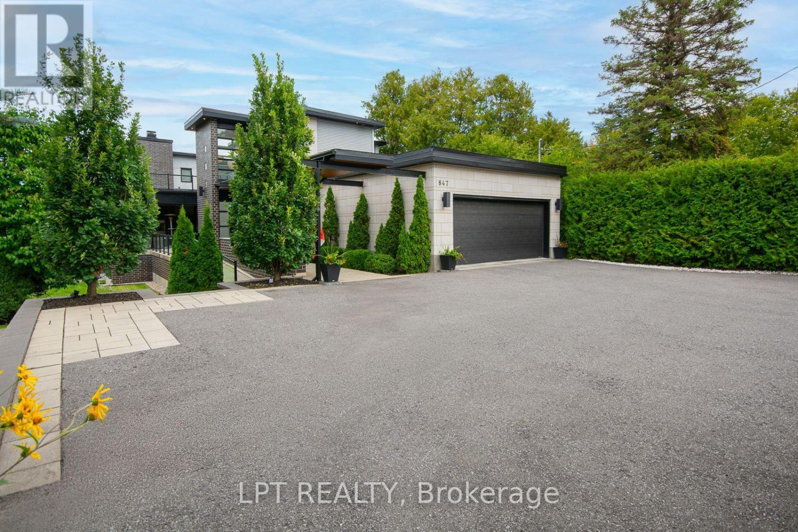 847 Walkley Road, Ottawa, ON