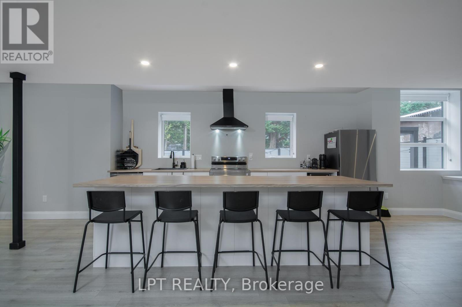 847 Walkley Road, Ottawa, ON
