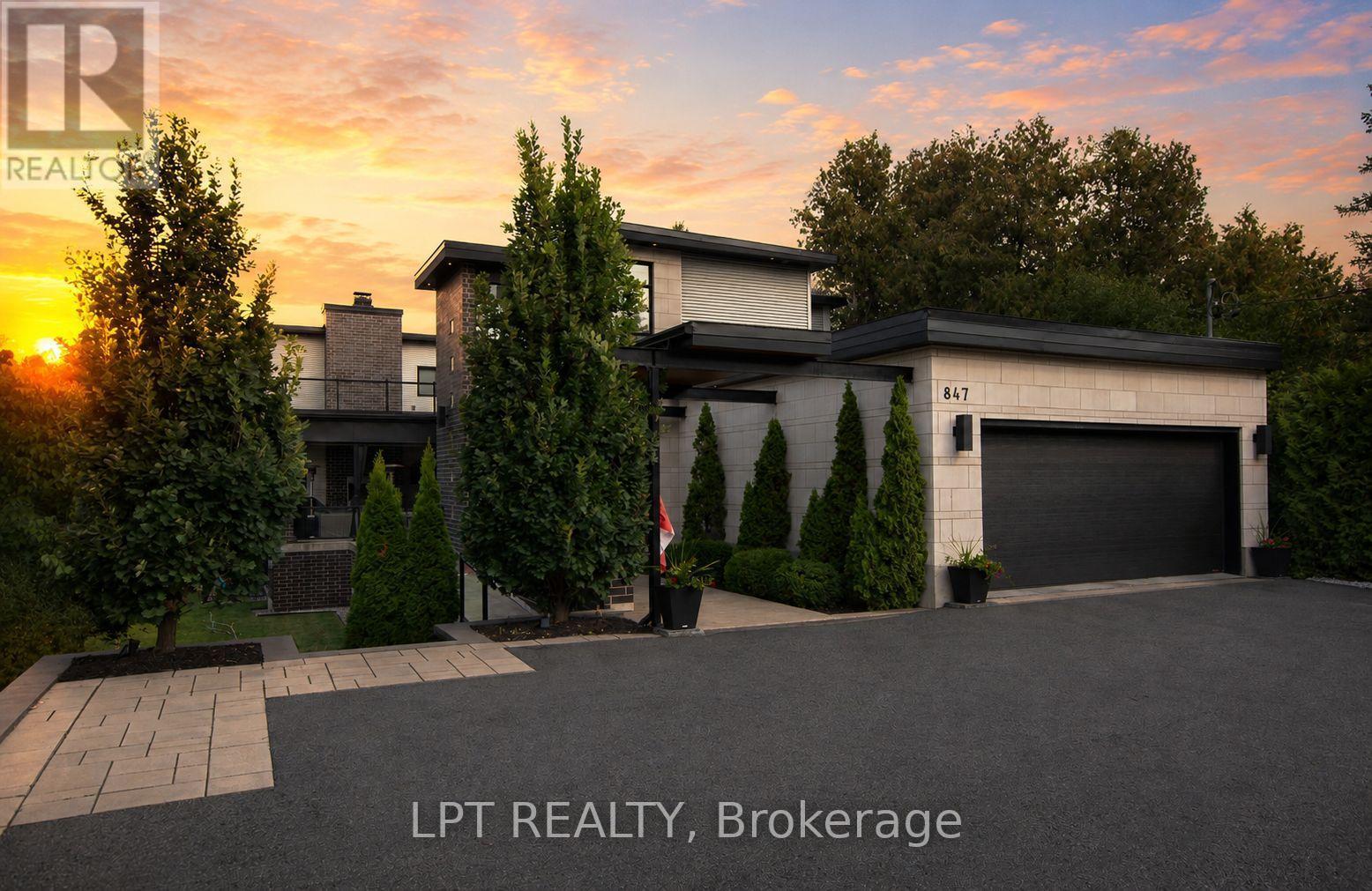 847 Walkley Road, Ottawa, ON