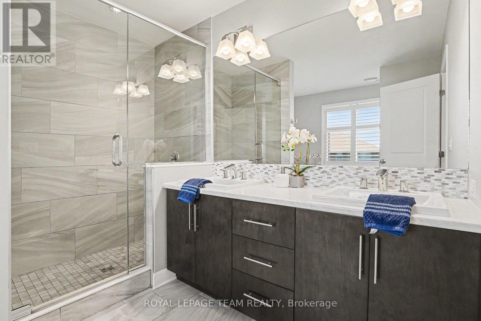 330 Devonian Way, Ottawa, ON