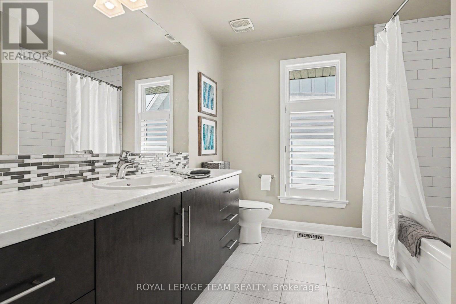 330 Devonian Way, Ottawa, ON