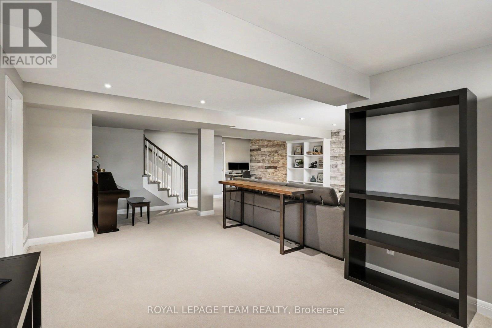 330 Devonian Way, Ottawa, ON