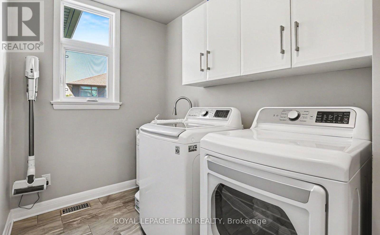 330 Devonian Way, Ottawa, ON
