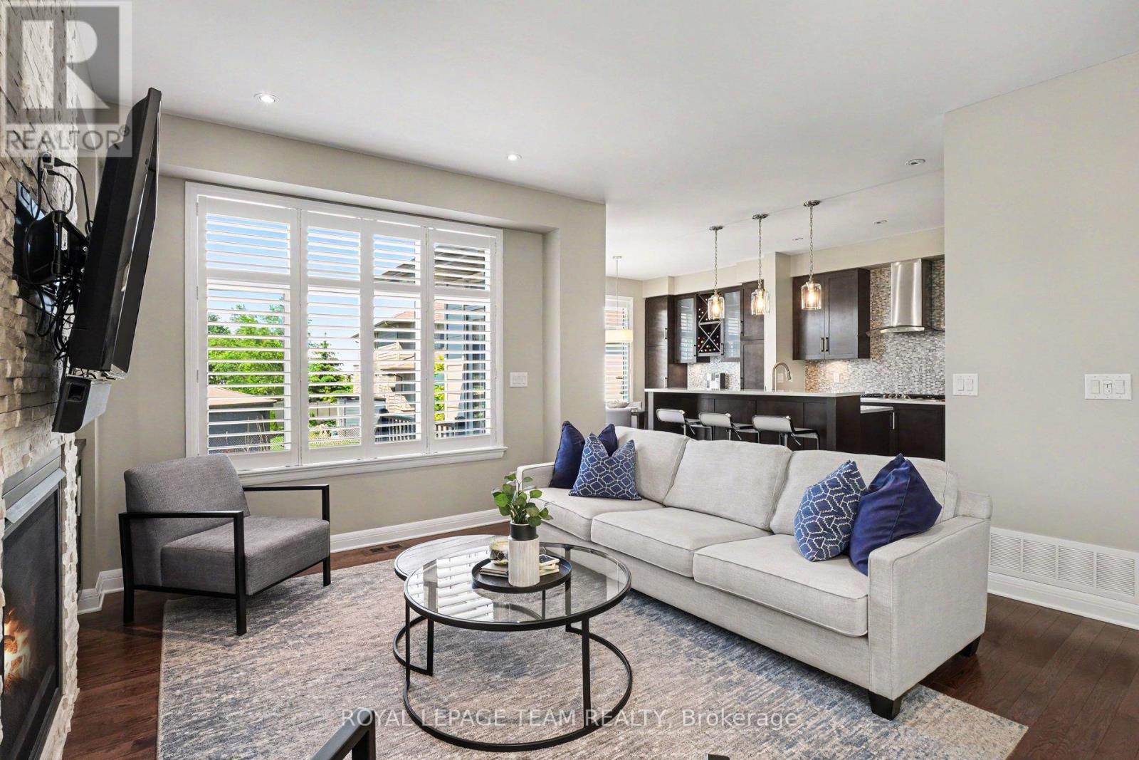 330 Devonian Way, Ottawa, ON