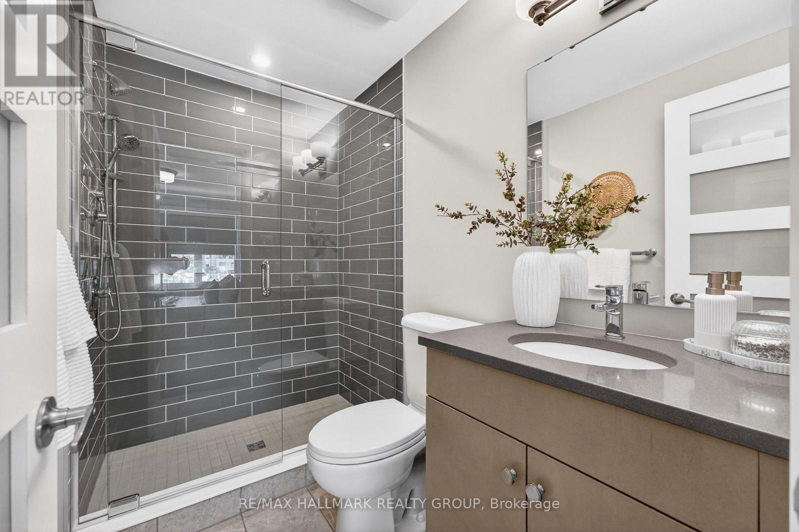 95 Oblats Avenue, Ottawa, ON