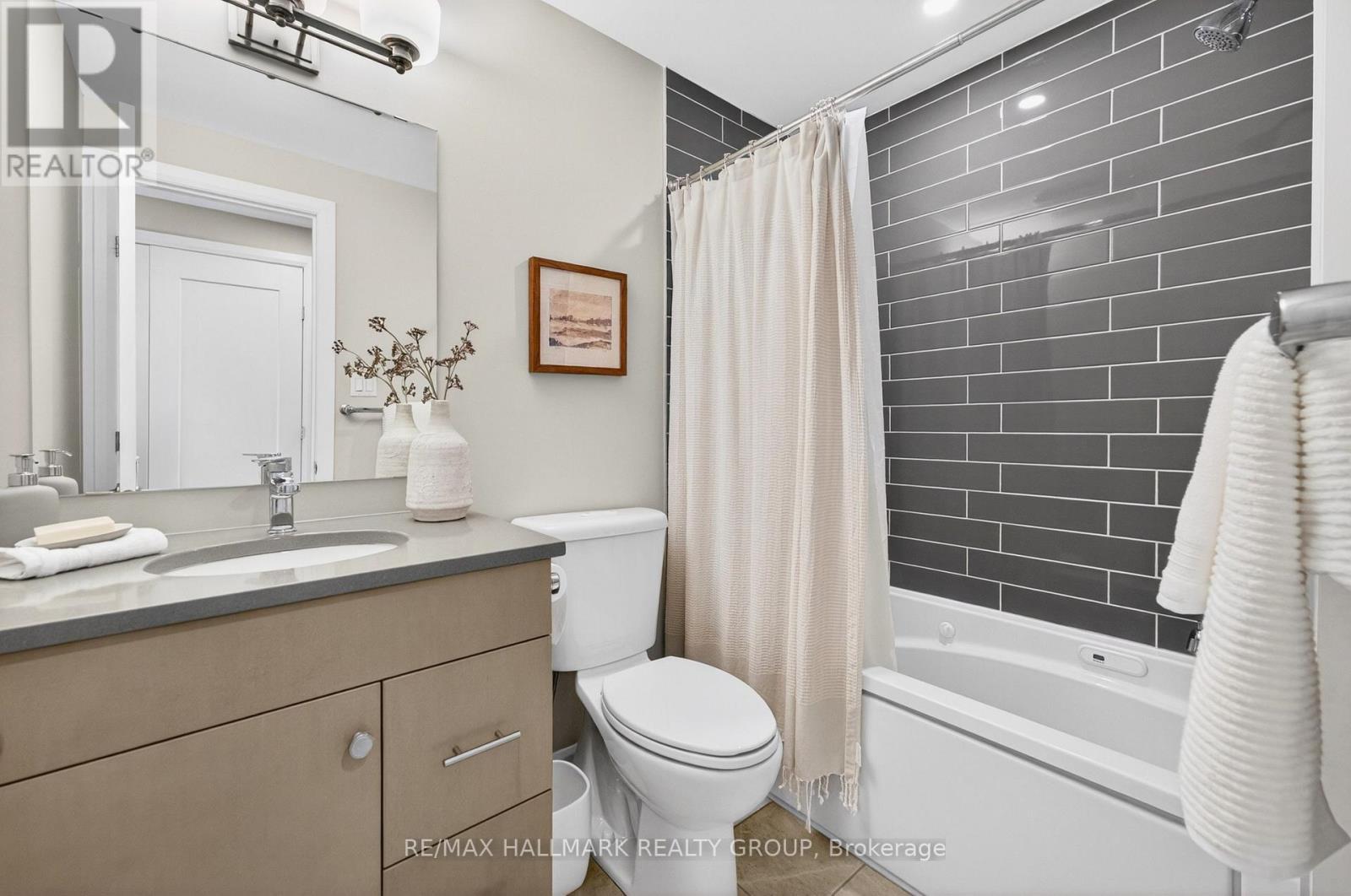 95 Oblats Avenue, Ottawa, ON