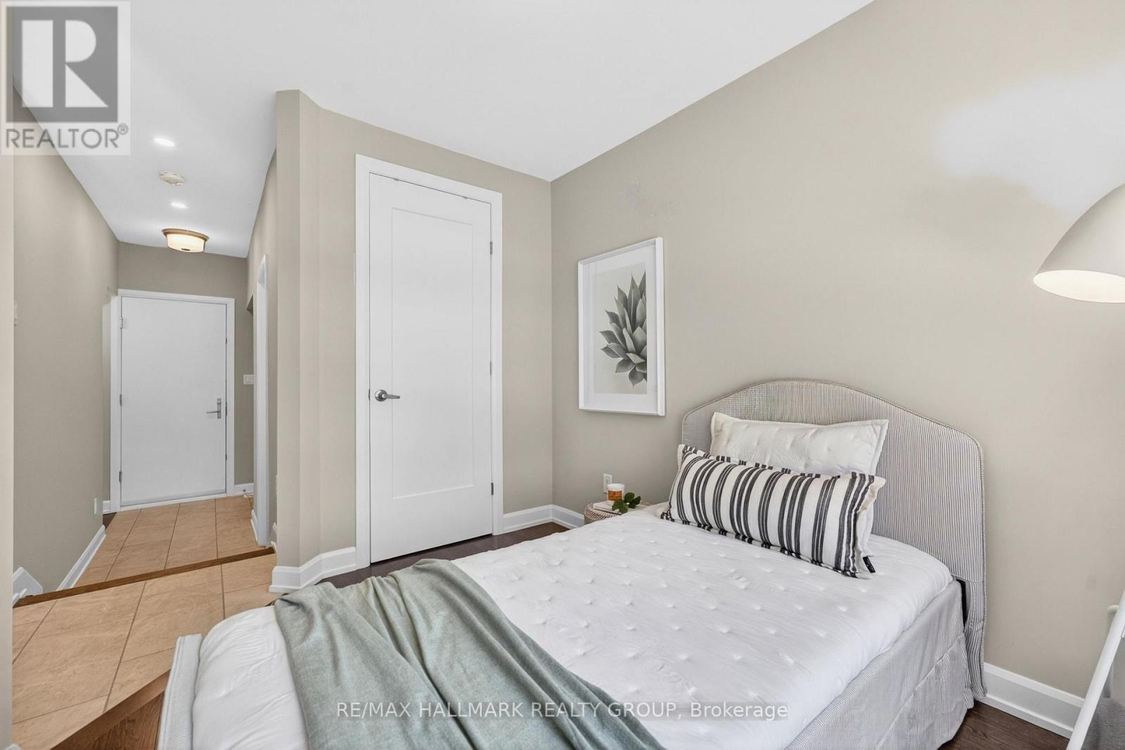 95 Oblats Avenue, Ottawa, ON