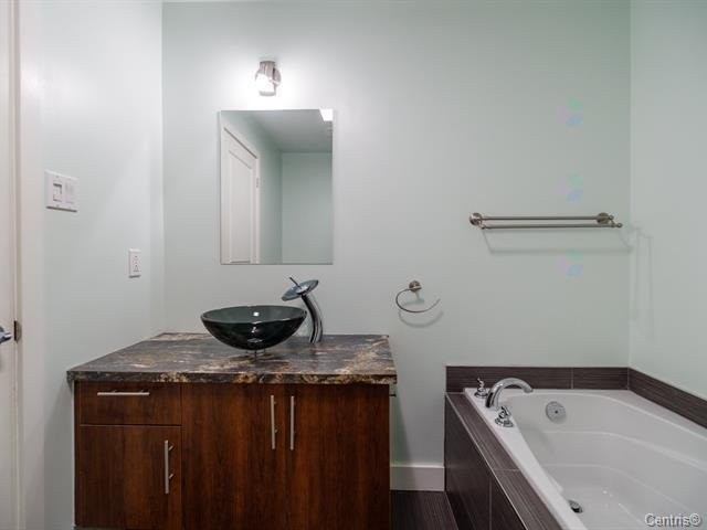 Salle de bains - 103-7369 Rue St-André, Montréal (Villeray/Saint-Michel/Parc-Extension), QC