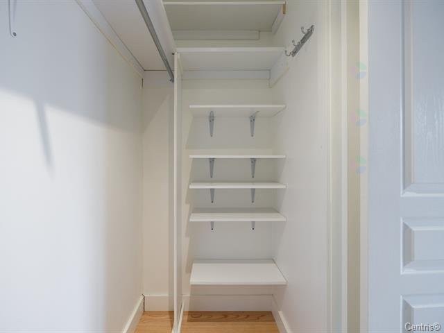 Penderie (Walk-in) - 103-7369 Rue St-André, Montréal (Villeray/Saint-Michel/Parc-Extension), QC