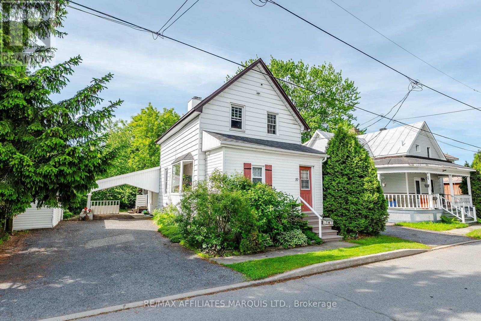10 Smith Avenue, Cornwall, ON