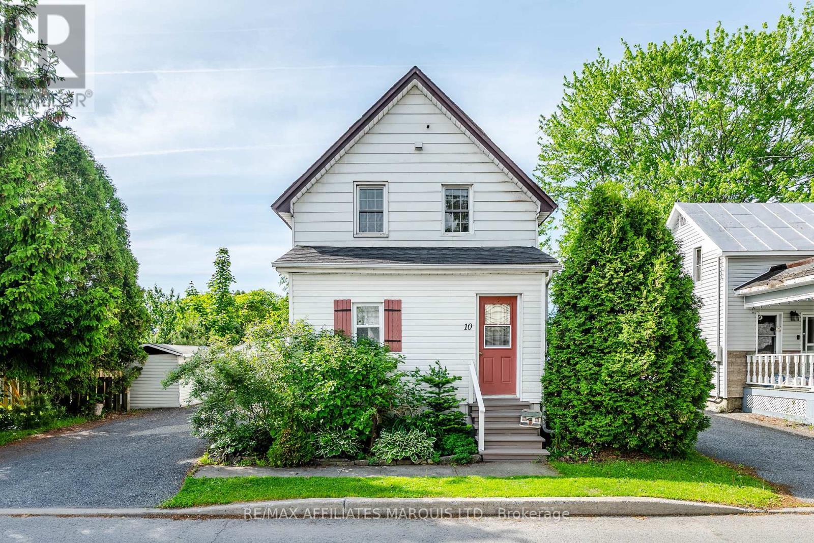 10 Smith Avenue, Cornwall, ON