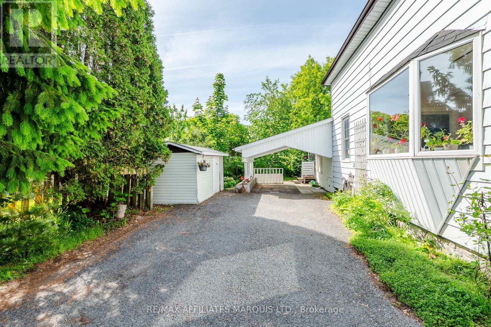 10 Smith Avenue, Cornwall, ON
