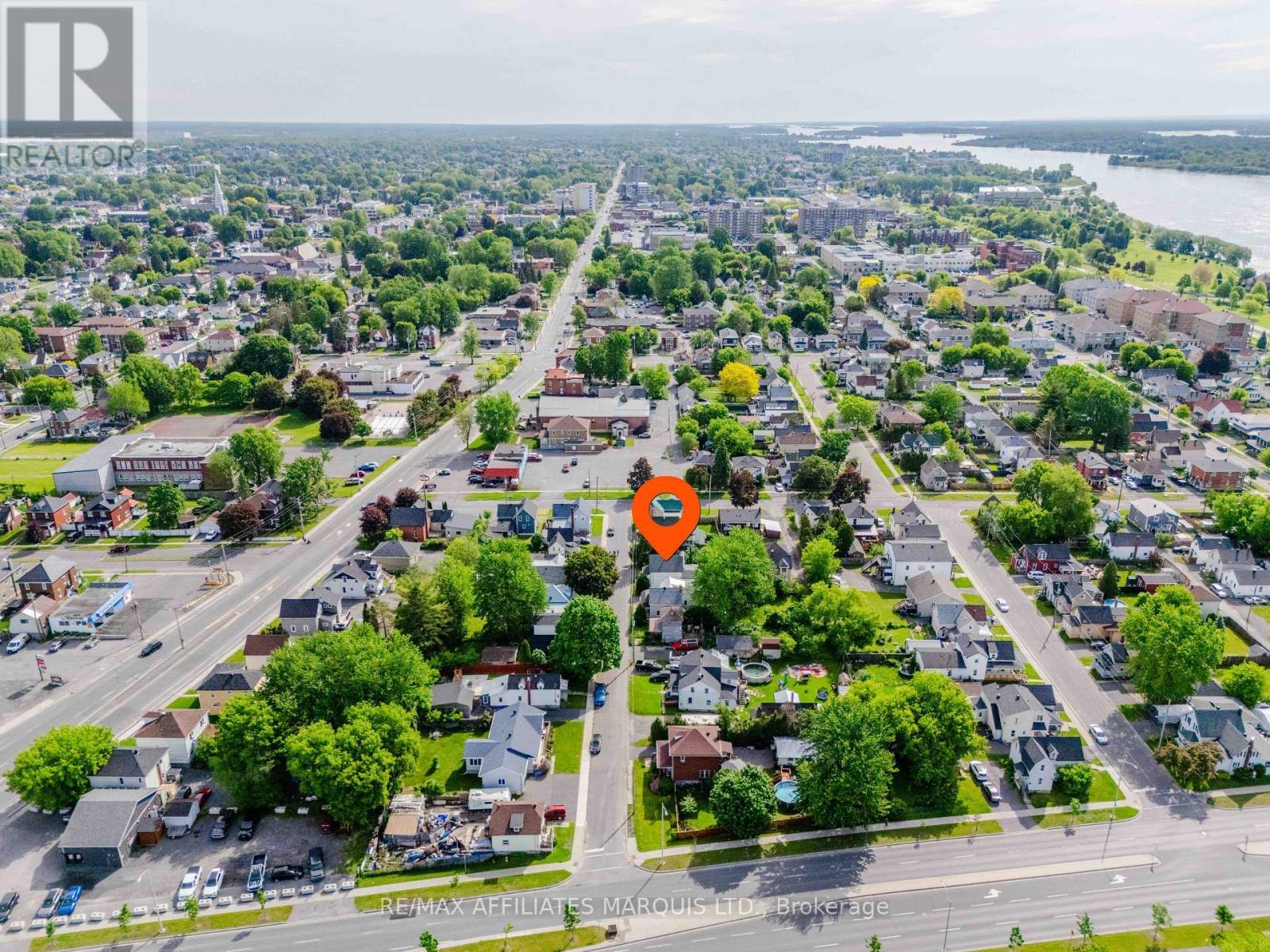 10 Smith Avenue, Cornwall, ON