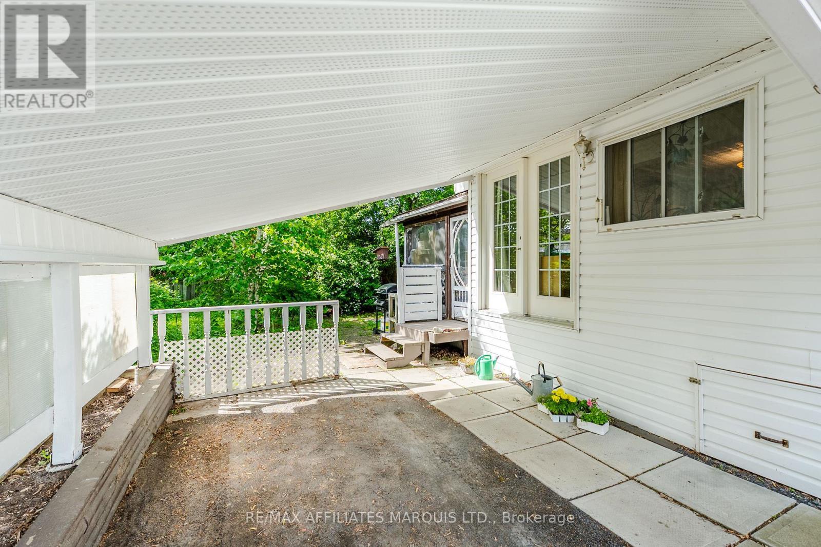 10 Smith Avenue, Cornwall, ON