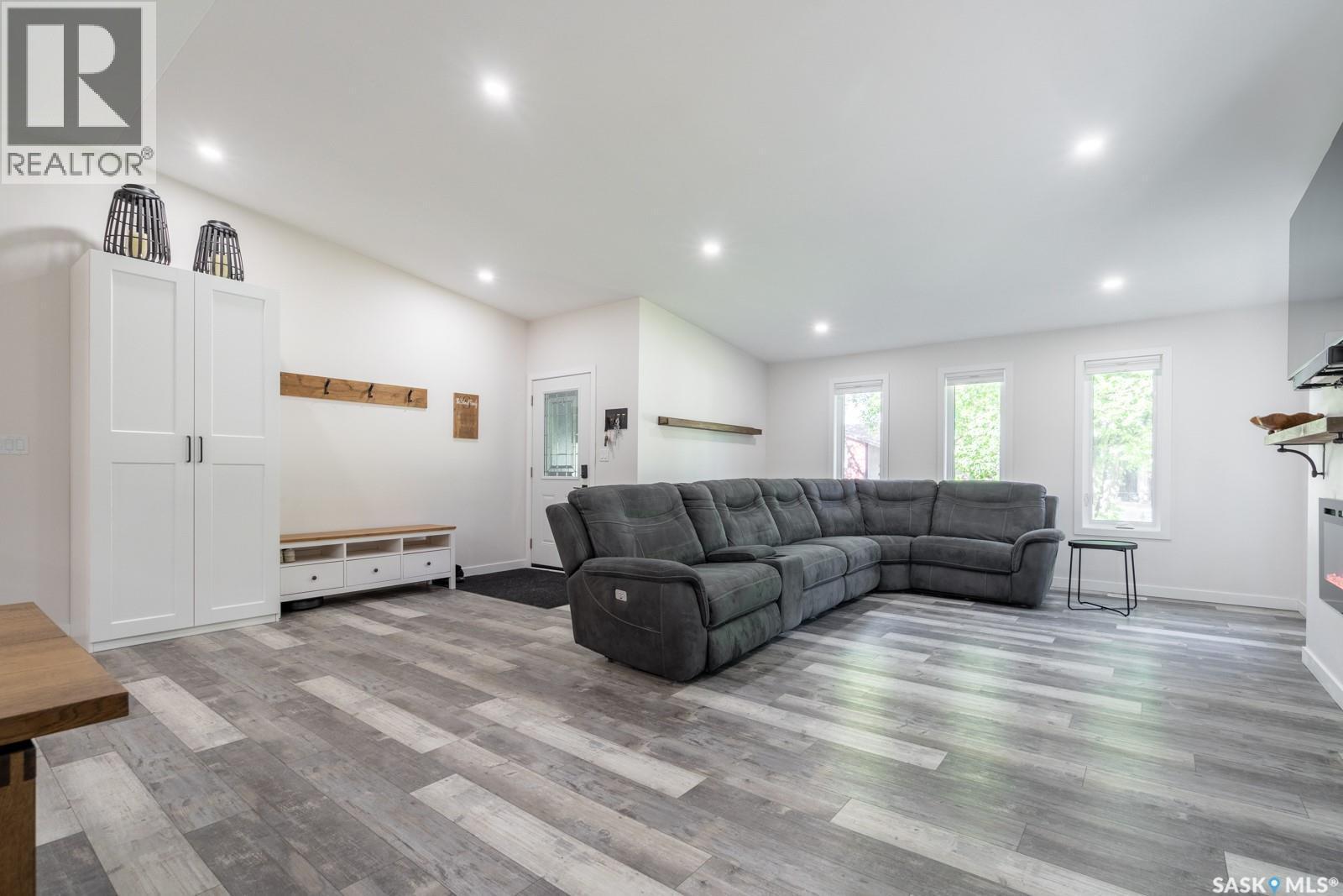 1262 James Crescent, Regina, SK