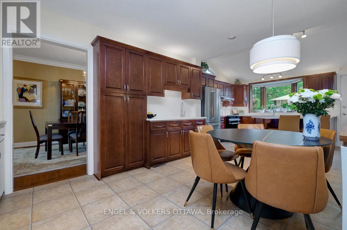 10 Rock Avenue, Ottawa, ON