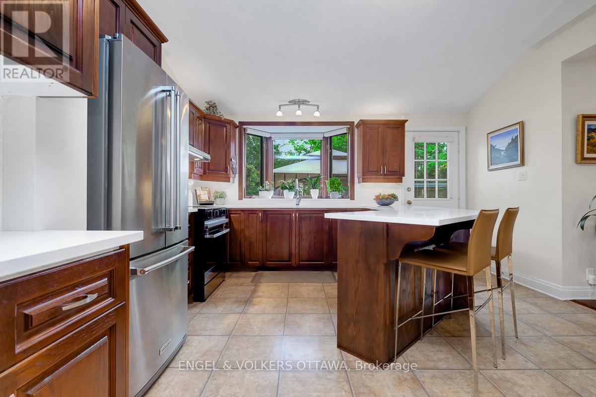 10 Rock Avenue, Ottawa, ON