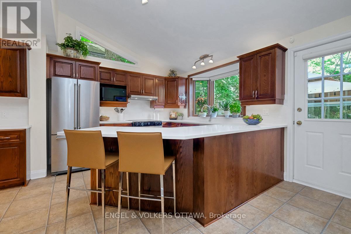 10 Rock Avenue, Ottawa, ON