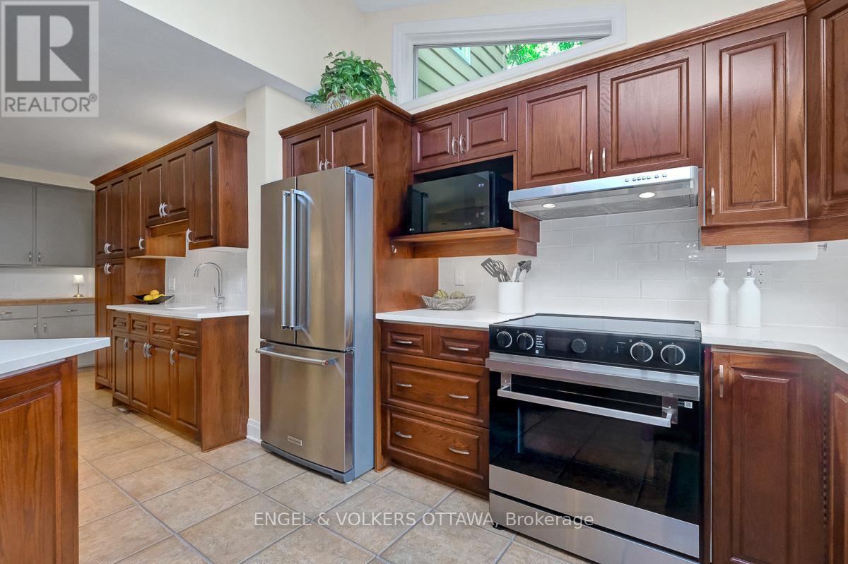 10 Rock Avenue, Ottawa, ON