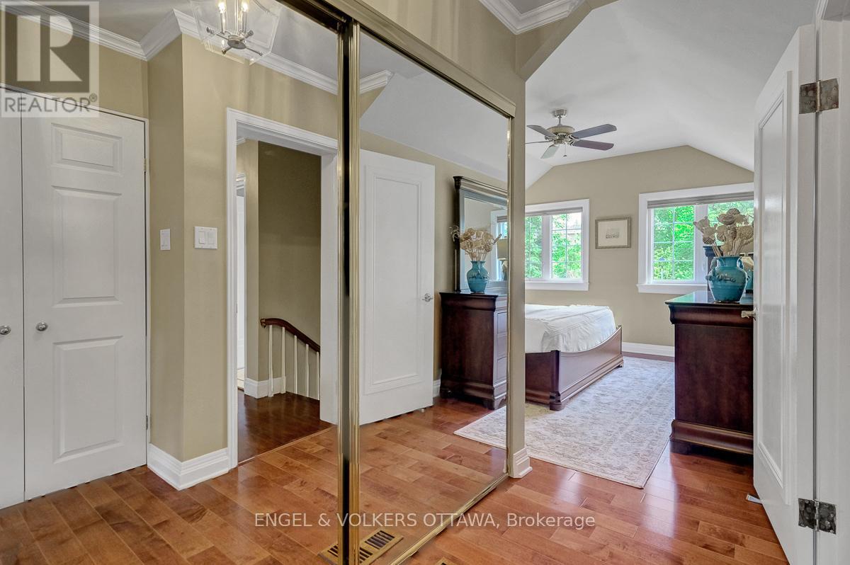10 Rock Avenue, Ottawa, ON