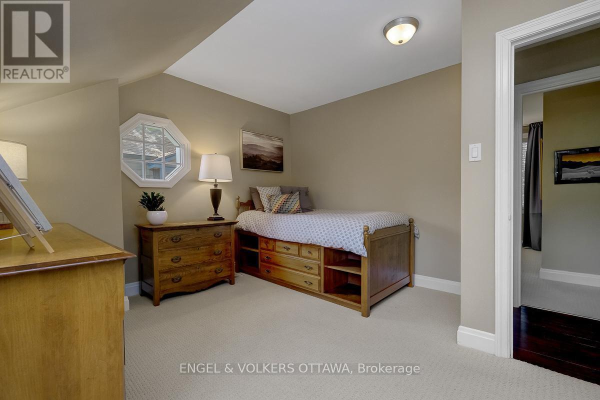 10 Rock Avenue, Ottawa, ON