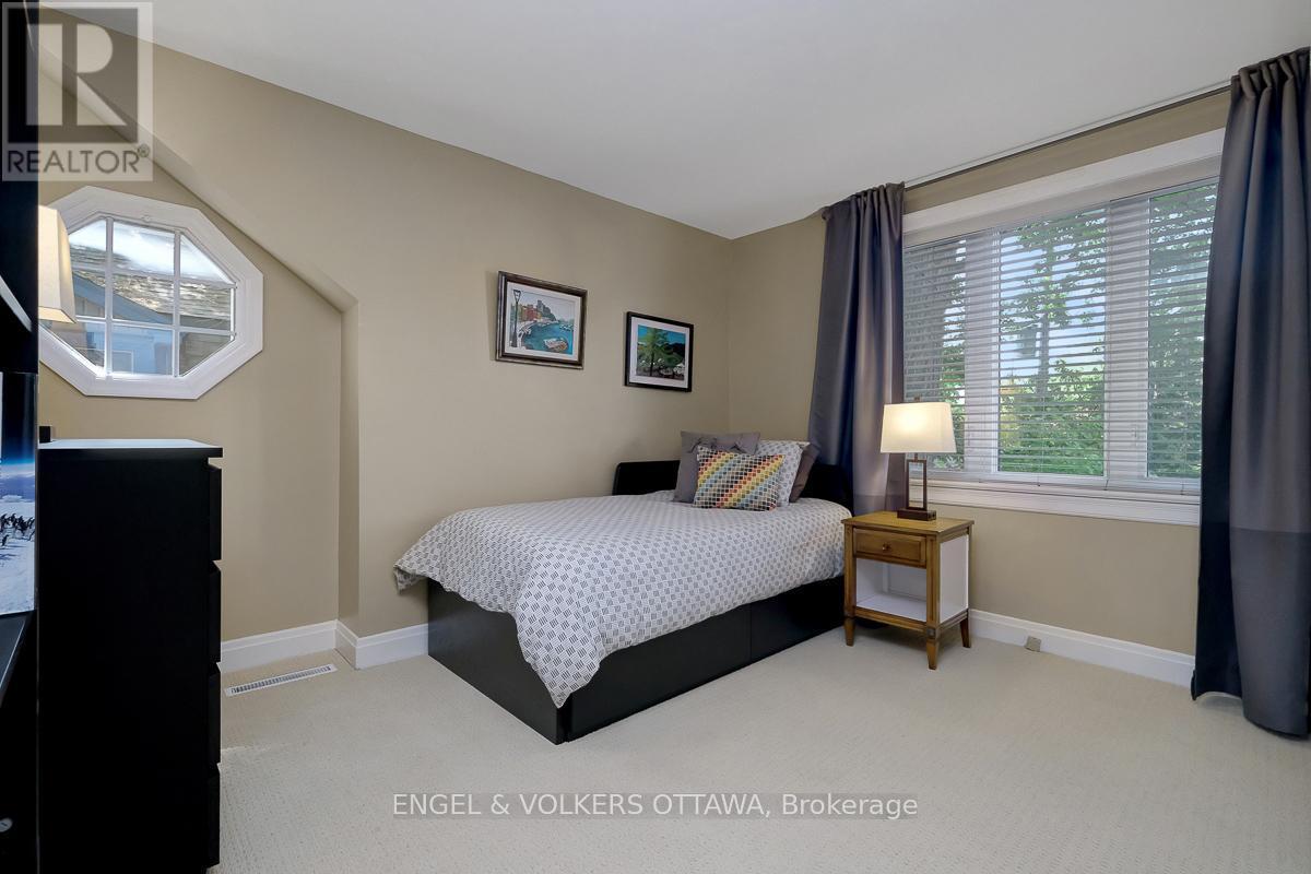 10 Rock Avenue, Ottawa, ON