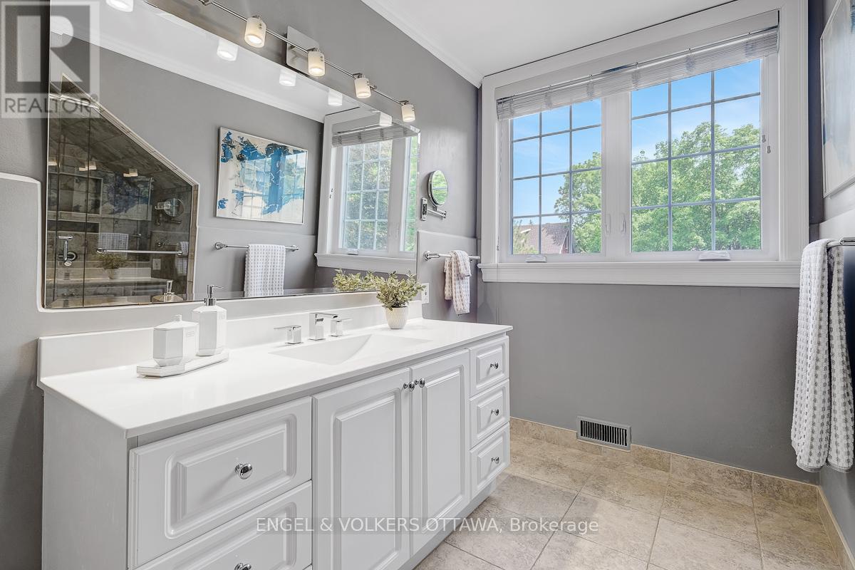 10 Rock Avenue, Ottawa, ON