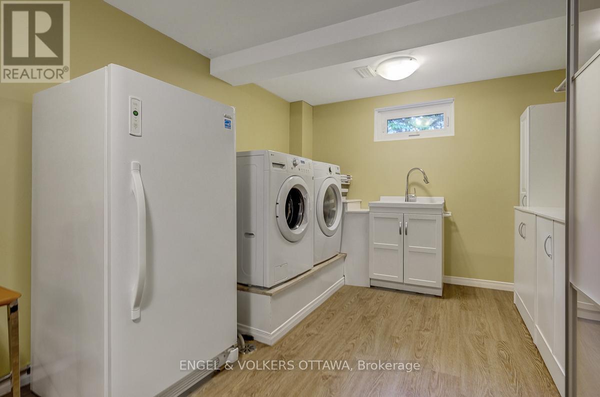 10 Rock Avenue, Ottawa, ON