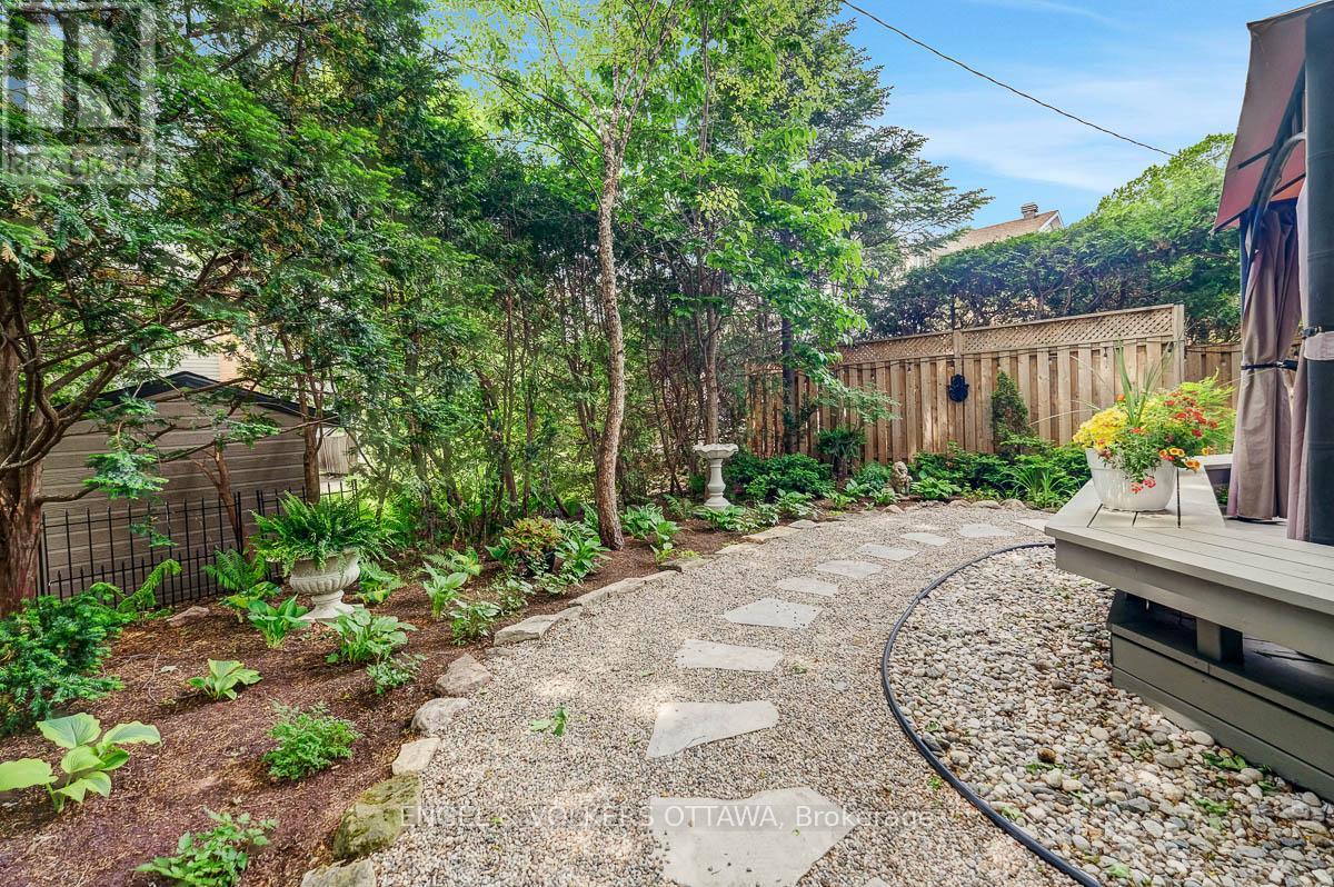 10 Rock Avenue, Ottawa, ON