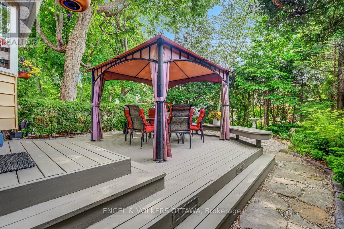 10 Rock Avenue, Ottawa, ON
