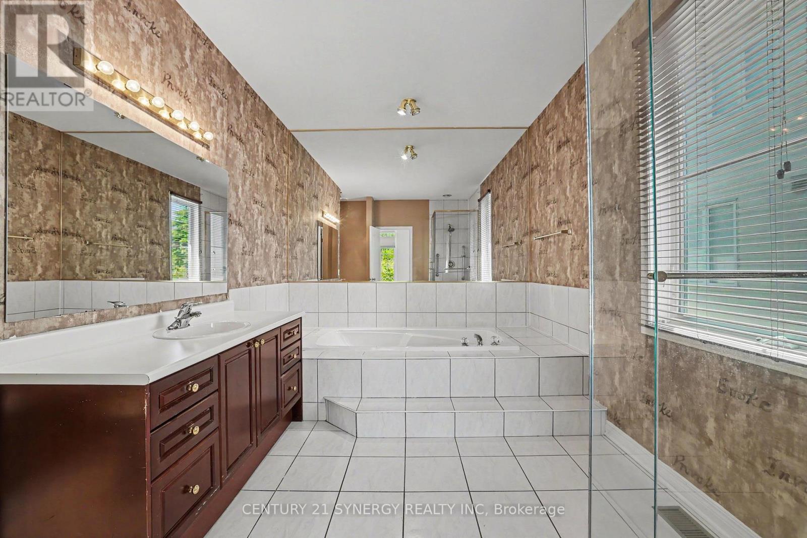 Primary Ensuite - 17 Warnock Way, Ottawa, ON