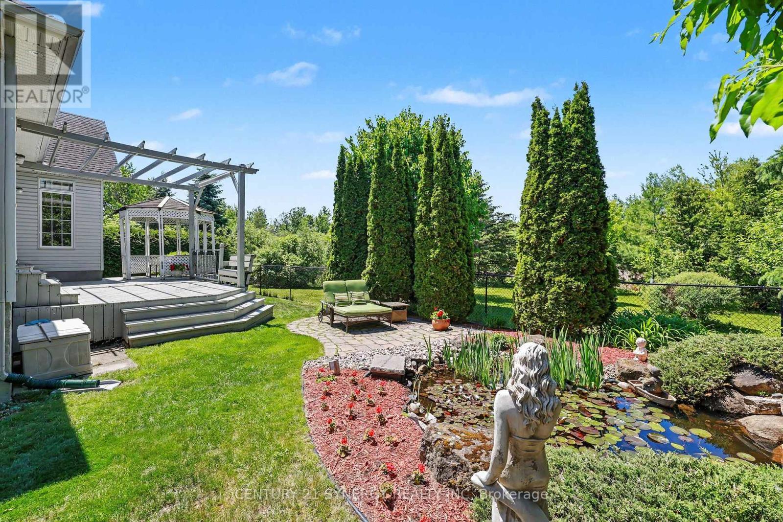 Private Backyard - 17 Warnock Way, Ottawa, ON