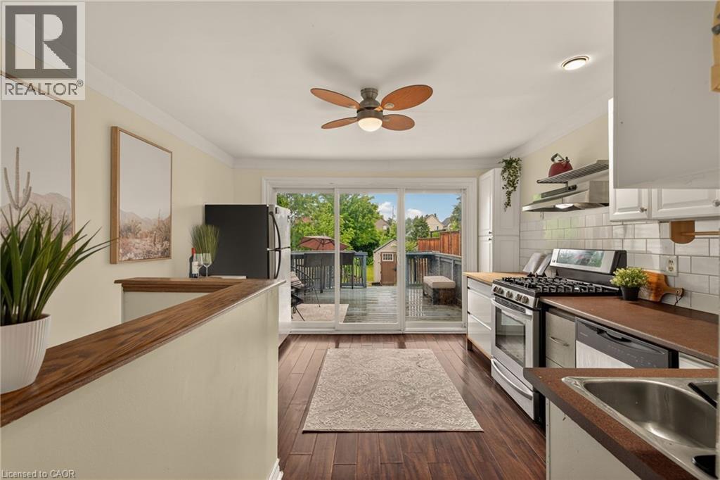 153 Ferrie Street E, Hamilton, ON - Indoor Photo Showing Kitchen