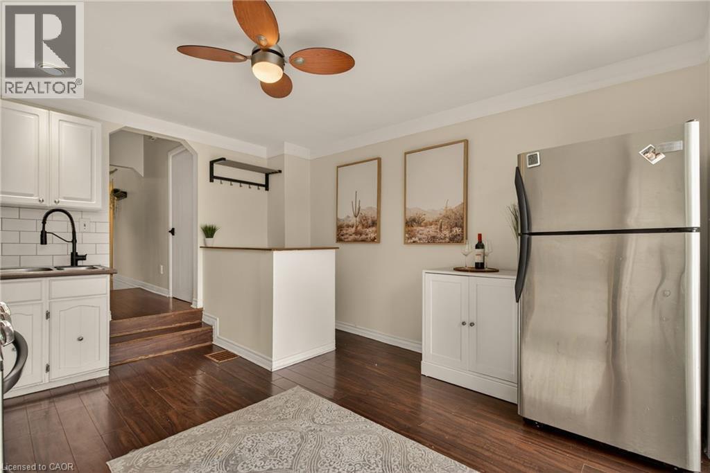 153 Ferrie Street E, Hamilton, ON - Indoor Photo Showing Kitchen