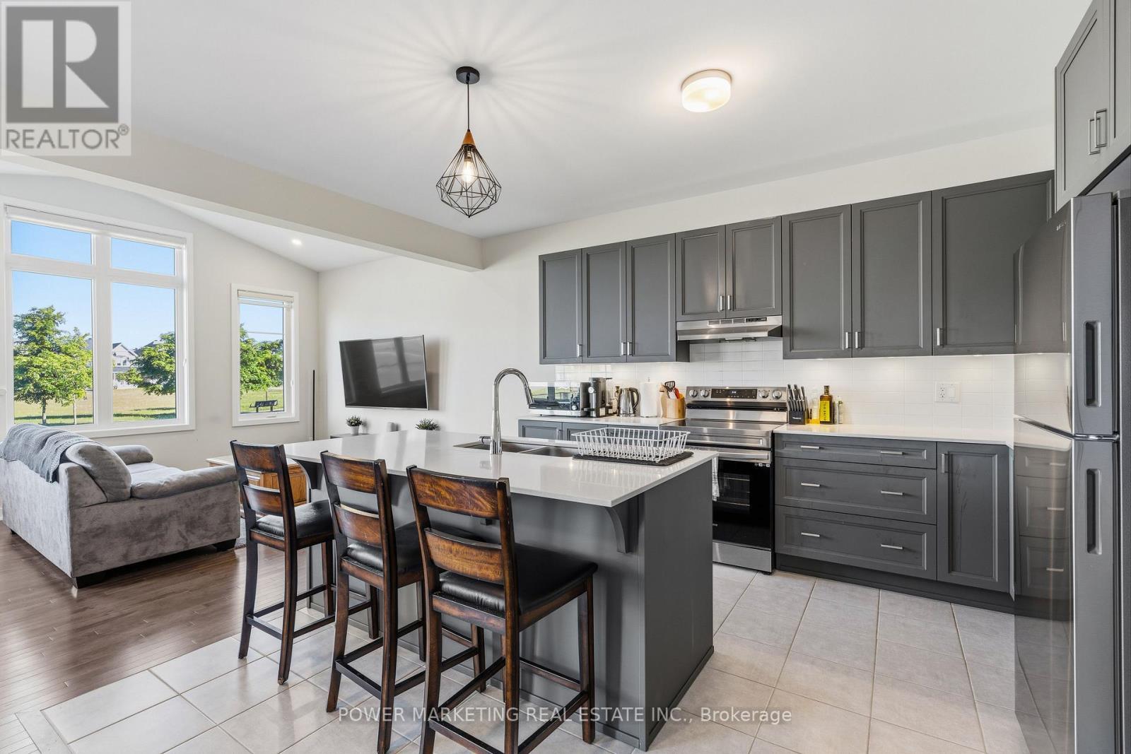 129 Hackamore Crescent, Ottawa, ON